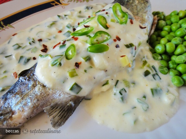 Imagine Reteta culinara Pastrav cu Mazare si Sos cu Vin Alb | 2review.ro