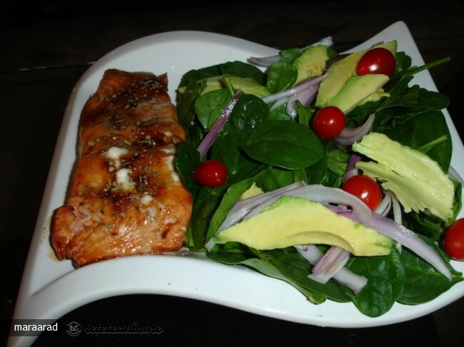 Imagine Reteta culinara Somon cu Salata de Spanac si Orange Vinaigrette | 2review.ro