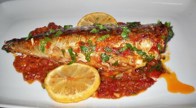 Imagine Reteta culinara Macrou cu sos de rosii la cuptor | 2review.ro