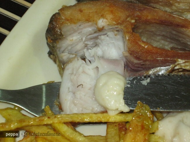 Imagine Reteta culinara Peste Prajit cu Cartofi Pai | 2review.ro