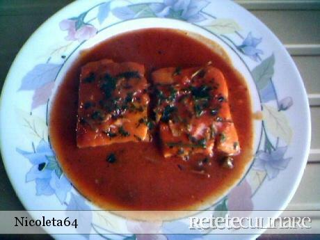 Imagine Reteta culinara Merluciu in sos de rosii cu masline | 2review.ro