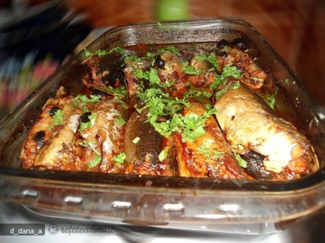 Imagine Reteta culinara Macrou cu Masline in Sos Rosu | 2review.ro