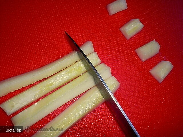 Imagine Reteta culinara Cum se Taie Castravetii Fasii si Cubulete | 2review.ro