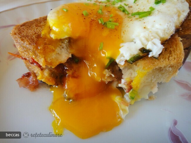 Imagine Reteta culinara Sandwich cu Branza de Oaie, Rosie si Ou | 2review.ro