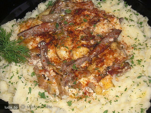 Imagine Reteta culinara Piure de Cartofi cu Ciuperci Pleurotus la Cuptor | 2review.ro