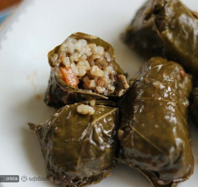 Imagine Reteta culinara Sarmalute in Foi de Vita cu Orez Integral si Pleurotus | 2review.ro