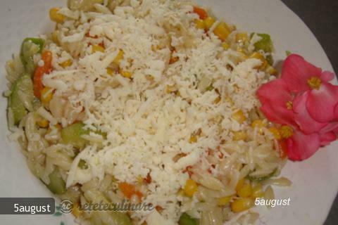 Imagine Reteta culinara Salata de Dovlecei si Paste | 2review.ro