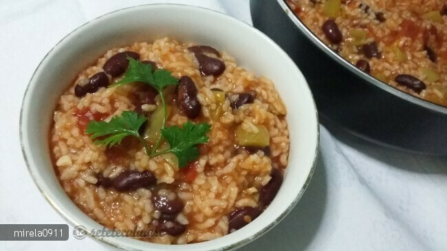 Imagine Reteta culinara Orez cu boabe de fasole rosie si ardei | 2review.ro