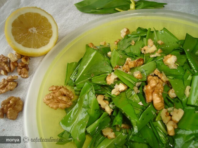 Imagine Reteta culinara Salata de Leurda cu Miez de Nuca | 2review.ro