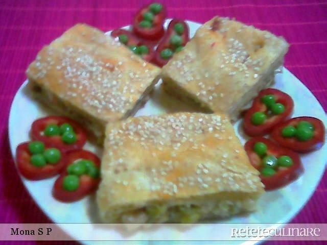 Imagine Reteta culinara Placinta cu ciuperci si mazare | 2review.ro