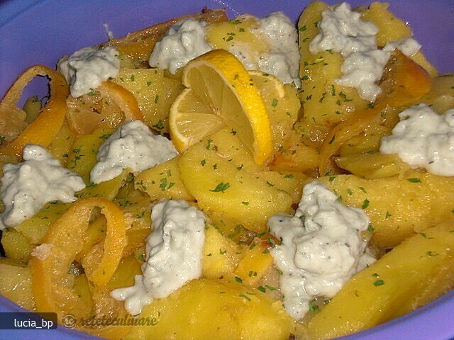 Imagine Reteta culinara Cartofi cu Lamaie si Crema Dulce de Usturoi | 2review.ro