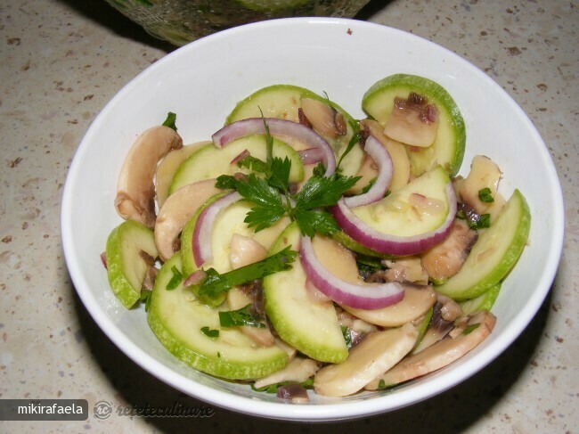 Imagine Reteta culinara Salata de Ciuperci | 2review.ro