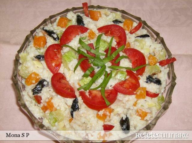 Imagine Reteta culinara Salata de ton cu orez si legume | 2review.ro