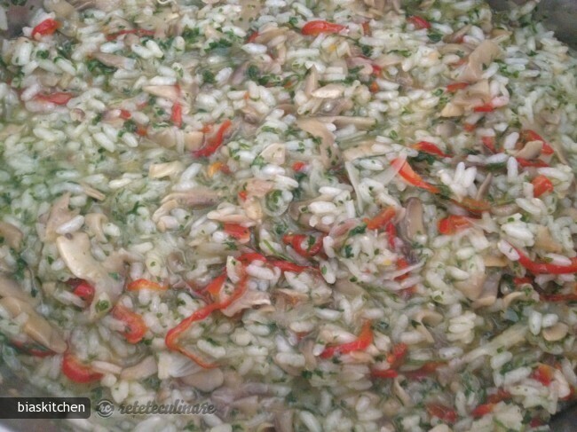 Imagine Reteta culinara Risotto cu Ciuperci in Varianta Vegana | 2review.ro