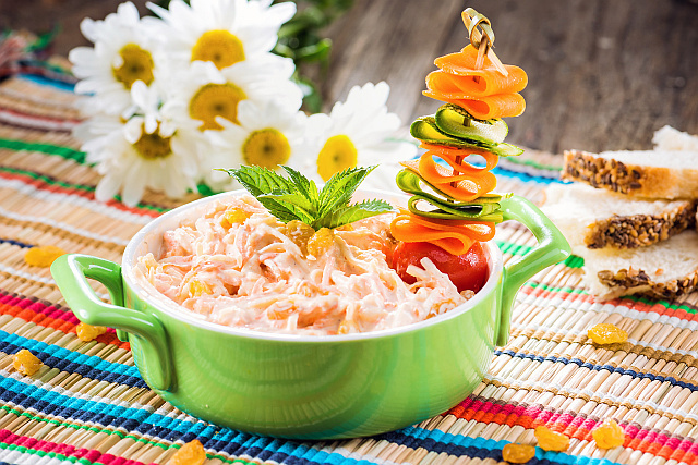 Imagine Reteta culinara Salata de cruditati cu maioneza | 2review.ro