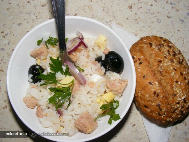 Imagine Reteta culinara Salata de Orez cu Ton | 2review.ro