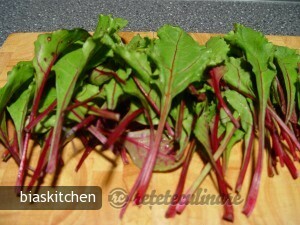 Imagine Reteta culinara Salata Calda din Frunze de Sfecla Mangold | 2review.ro