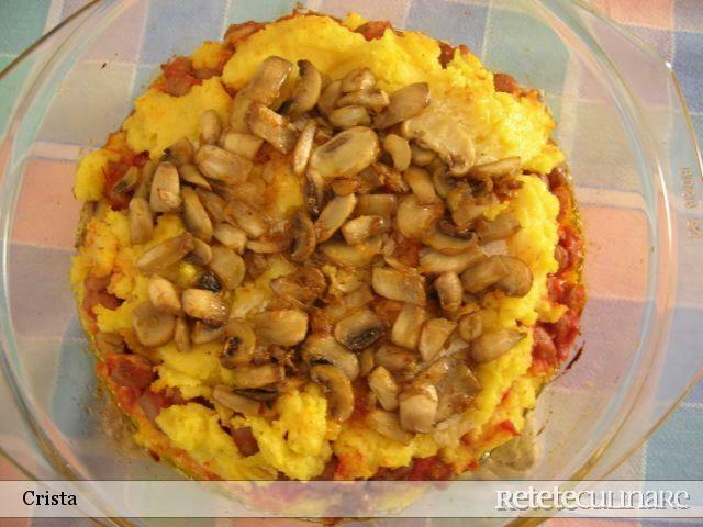 Imagine Reteta culinara Mamaliga in Straturi cu Fasole si Ciuperci | 2review.ro