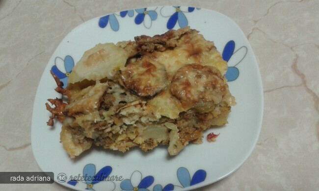 Imagine Reteta culinara Musaca cu vinete, dovlecei, cartofi si carne | 2review.ro