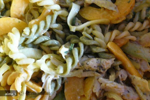 Imagine Reteta culinara Salata De Pui Cu Caise | 2review.ro