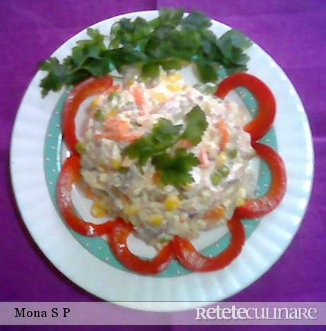 Imagine Reteta culinara Salata de pui cu legume | 2review.ro