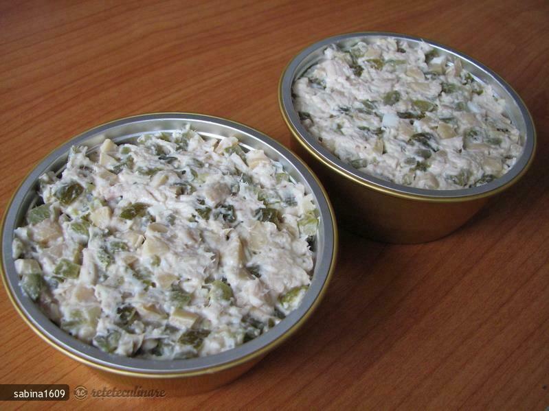 Imagine Reteta culinara Salata de pui cu ciuperci | 2review.ro