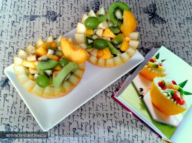 Imagine Reteta culinara Pepene galben umplut cu salata de fructe | 2review.ro