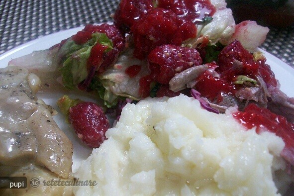 Imagine Reteta culinara Salata cu Dressing de Zmeura | 2review.ro