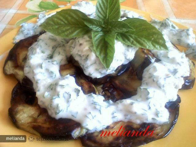 Imagine Reteta culinara Vinete cu Sos de Iaurt si Usturoi | 2review.ro