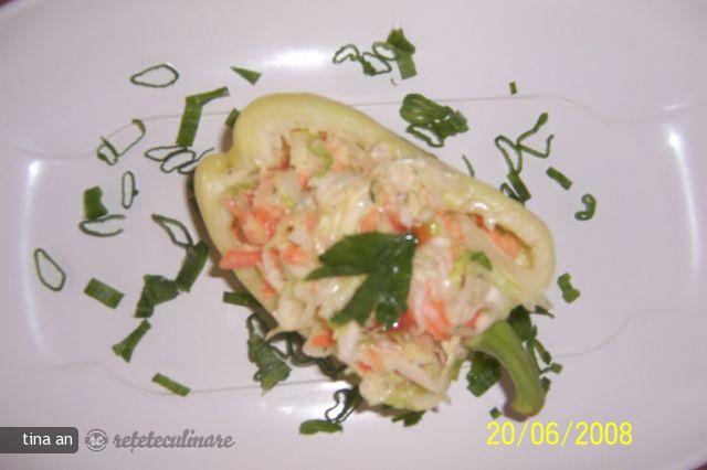 Imagine Reteta culinara Salata de Varza cu Piept de Pui | 2review.ro