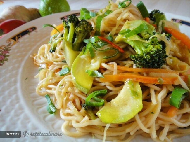 Imagine Reteta culinara Legume cu Taietei si Sos Dulce-acrisor | 2review.ro