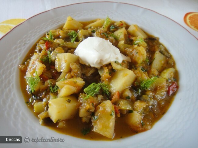 Imagine Reteta culinara Tocana cu Dovlecei, Cartofi si Vanata | 2review.ro