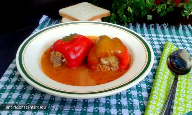 Imagine Reteta culinara Ardei Umpluti cu Orez si Ciuperci | 2review.ro