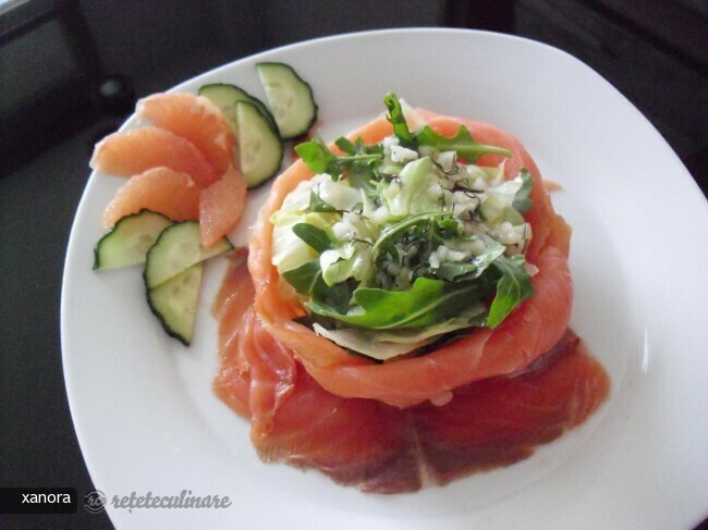 Imagine Reteta culinara Floare de Somon Fumee cu Sos de Grepfrut | 2review.ro