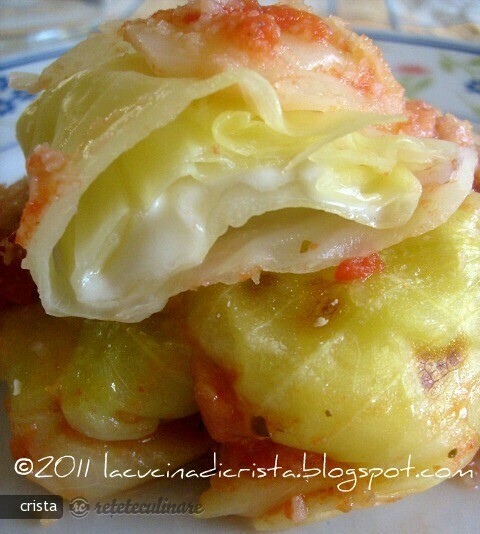 Imagine Reteta culinara Sarmale de Varza Dulce cu Mozzarella in Sos | 2review.ro