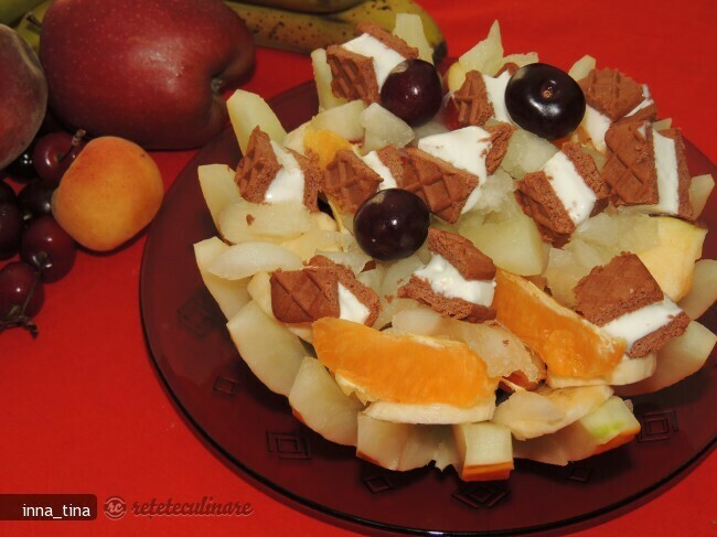 Imagine Reteta culinara Salata de Fructe cu Inghetata | 2review.ro