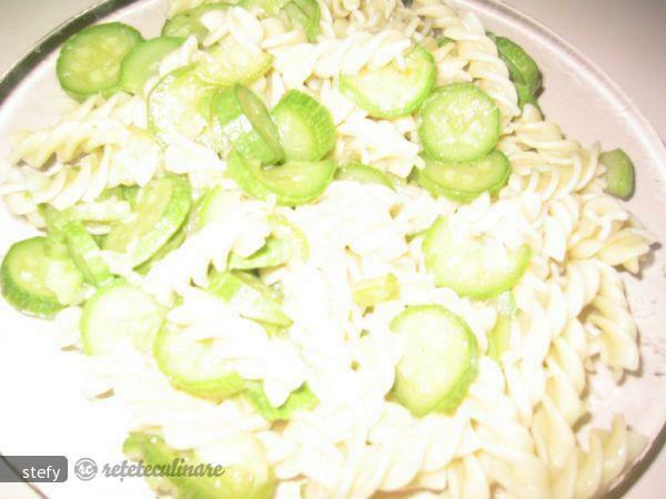 Imagine Reteta culinara Spaghete cu Dovlecei | 2review.ro