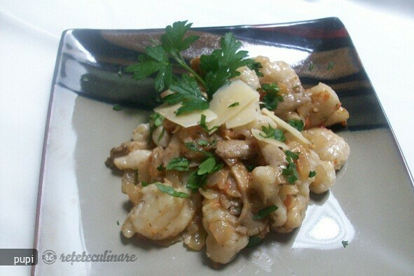 Imagine Reteta culinara Gnocchi cu Ciuperci | 2review.ro