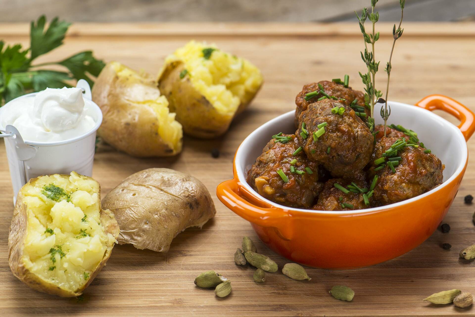 Imagine Reteta culinara Chiftelute „orientale”, in sos rosu | 2review.ro