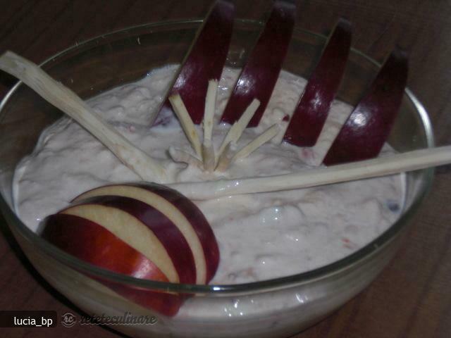 Imagine Reteta culinara Sos de Hrean cu Mere si Smantana | 2review.ro