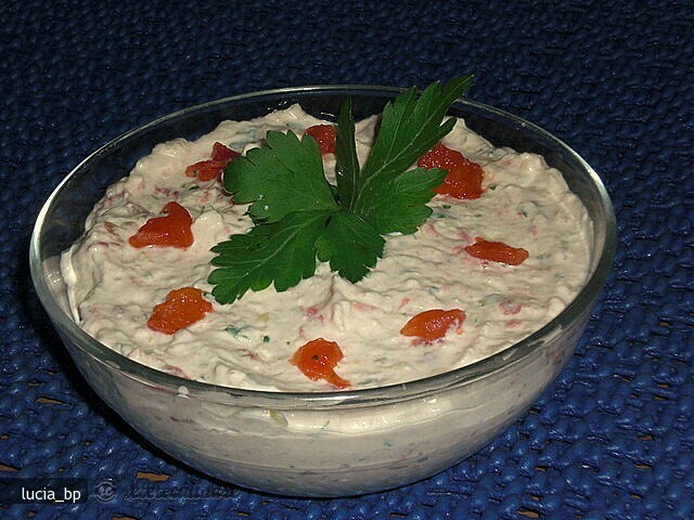 Imagine Reteta culinara Mujdei de Usturoi cu Rosii si Verdeata | 2review.ro