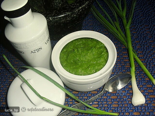 Imagine Reteta culinara Mujdei din Usturoi Verde | 2review.ro