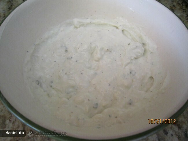 Imagine Reteta culinara Sos cu Blue Cheese si Usturoi | 2review.ro